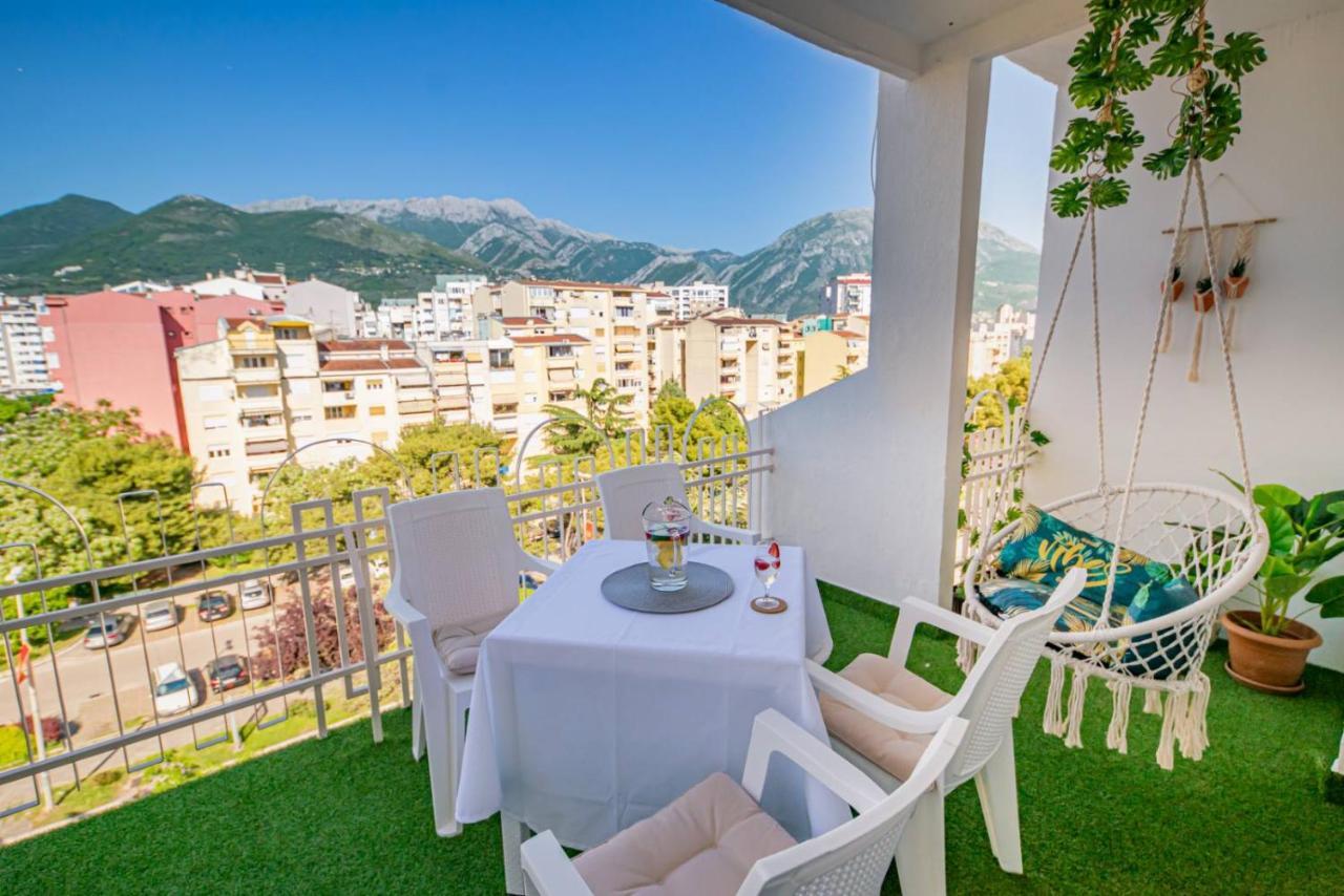 City Center De Lux Apartment Bar Exterior photo