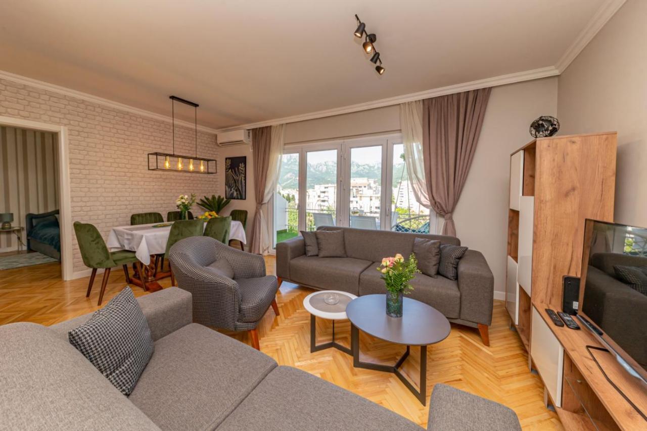 City Center De Lux Apartment Bar Exterior photo